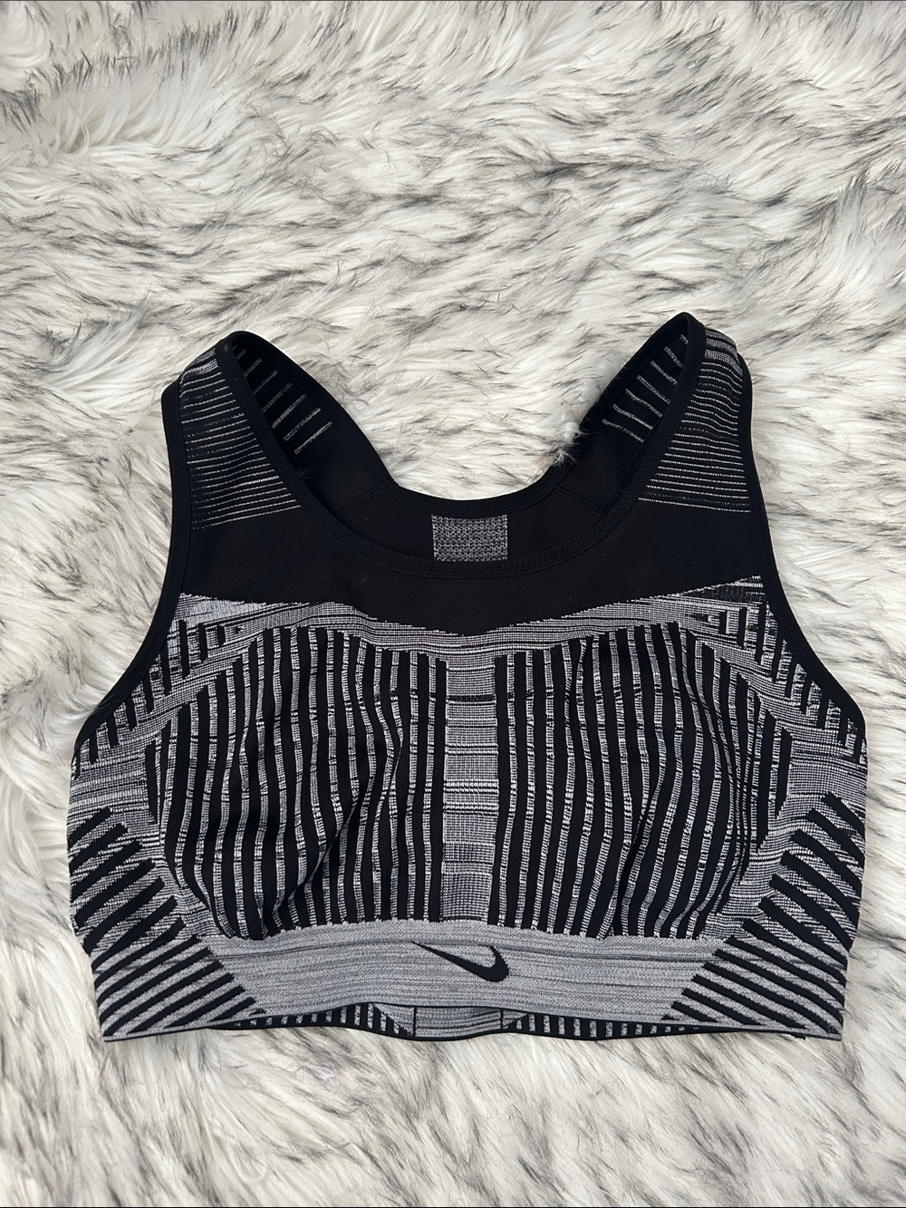 Nike FE/NOM Flyknit High-Support Non-Padded Seamless Sports Bra